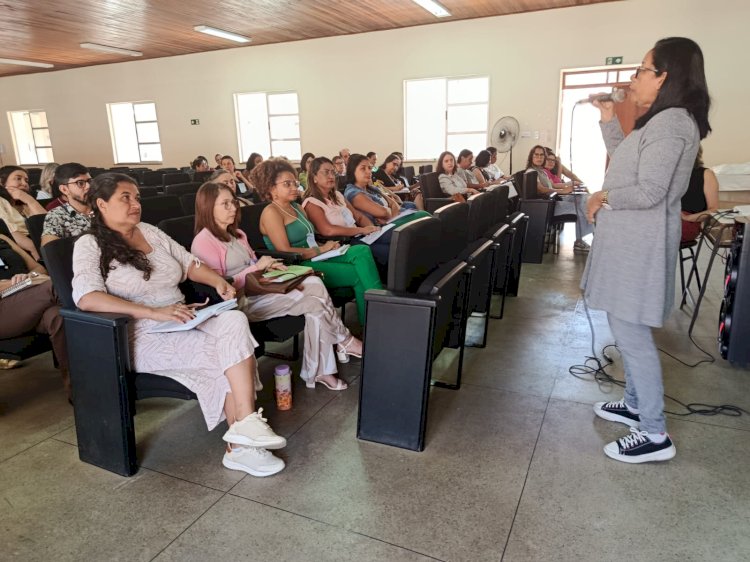 Secretária de Educação de Viçosa promove capacitação para diretores sobre conflitos escolares
