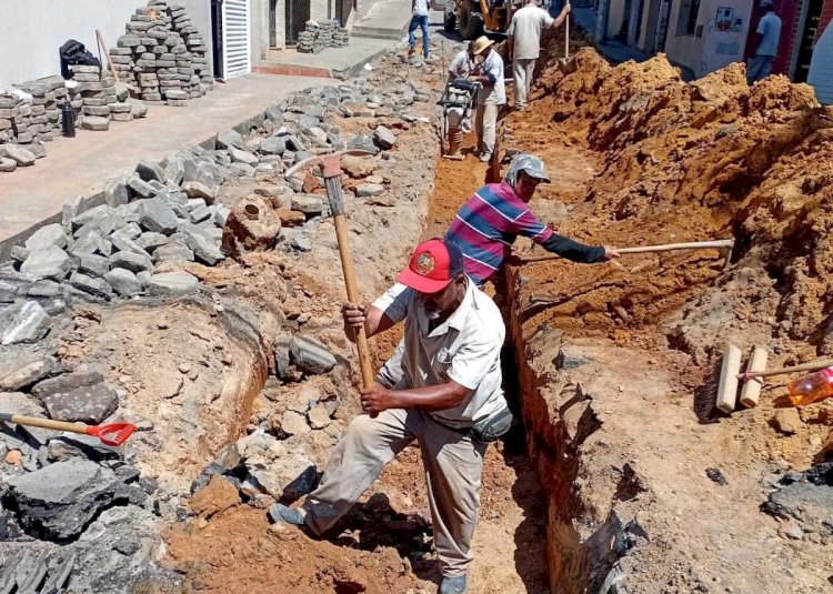 Prefeitura constrói rede pluvial na Rua Aparecida