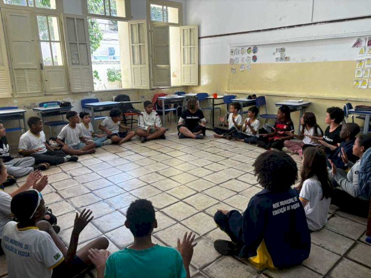 CEA e Secretaria de Educação realizam oficinas de teatro em escolas de Viçosa