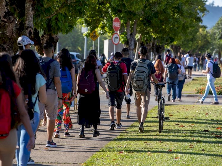 UFV divulga calendário de 2026 da graduação e Coluni