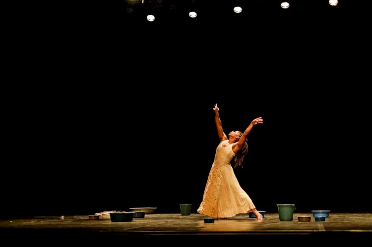 Auditório Fernando Sabino recebe solo de dança neste sábado em Viçosa