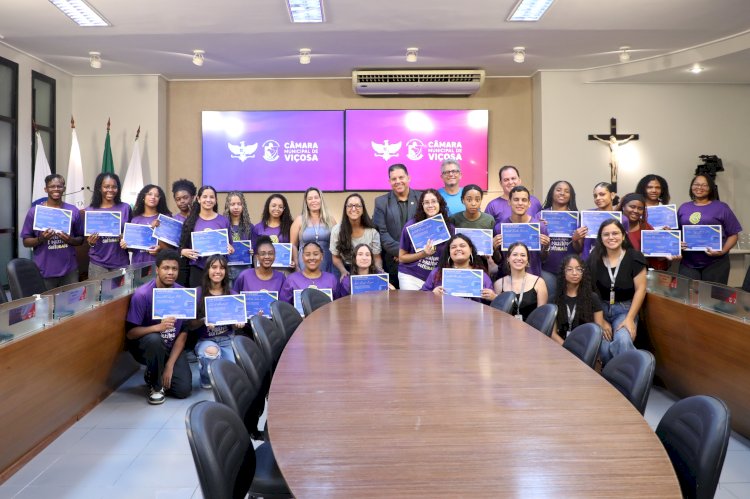 Câmara de Viçosa encerra Parlamento Jovem 2025 e recebe propostas de estudantes