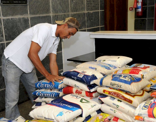 Nova lei em Minas garante isenção de ICMS para doação de alimentos, remédios e higiene