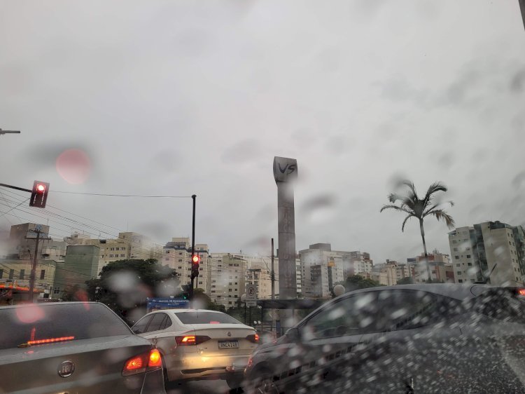 Defesa Civil de Viçosa emite alerta  para risco de deslizamentos após chuvas intensas