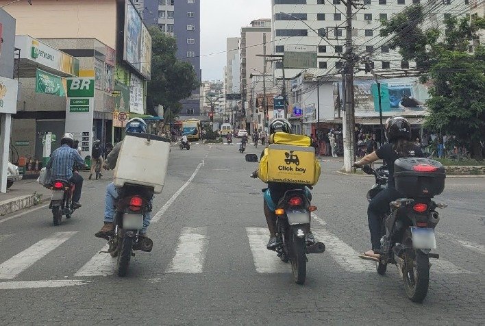 Projeto de Lei propõe liberar vagas de carga e descarga para motoboys em Viçosa