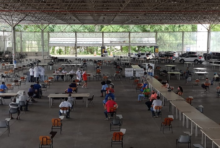 Prefeitura suspende vacinação de gestantes e puérperas contra a Covid-19