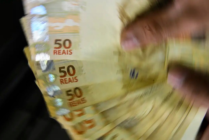 Receita paga nesta quinta lote residual de restituição do IR