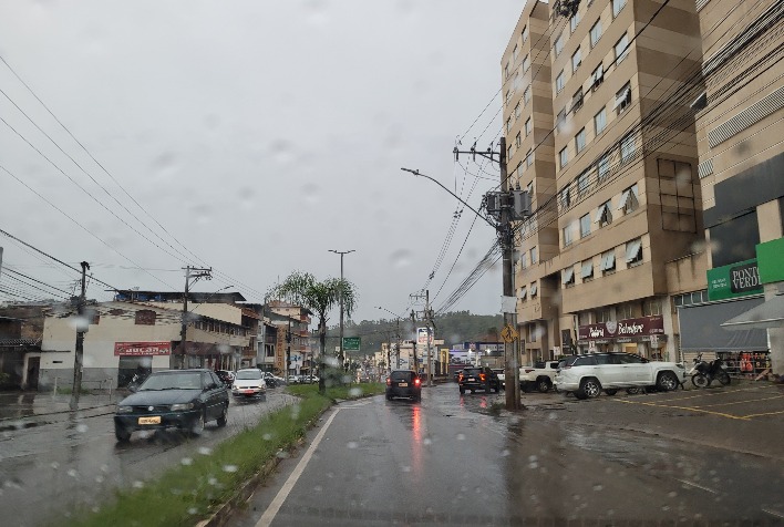 Inmet faz alerta de perigo de chuvas intensas em Viçosa nesta terça-feira (20)