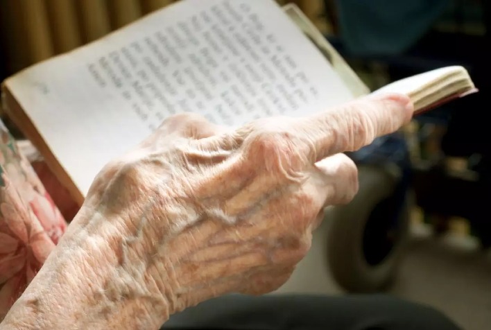 Clube da Leitura para pessoas com 60 anos ou mais recebe inscrições