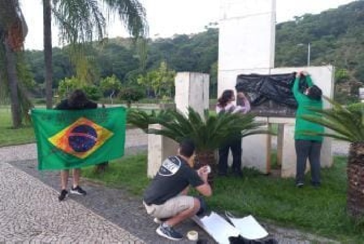 Estudantes da UFV protestam contra homenagens a membros da Ditadura Militar
