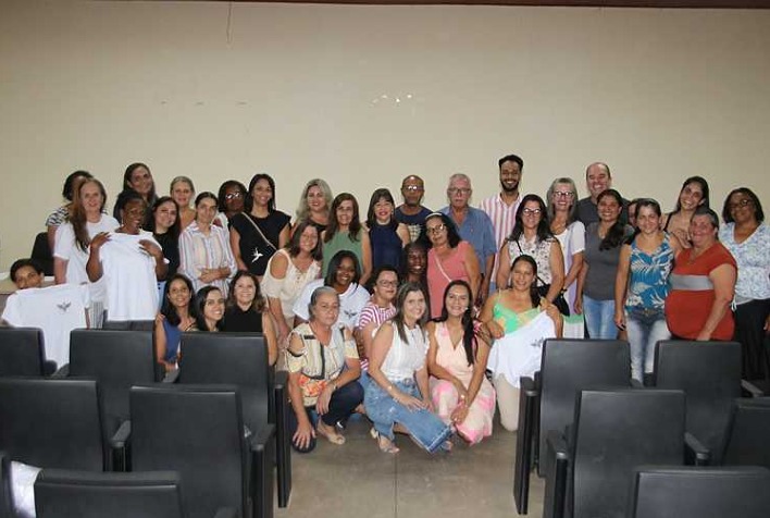 Projeto Acreditar no Amanhã realiza nova entrega de uniformes para escolas municipais de Viçosa