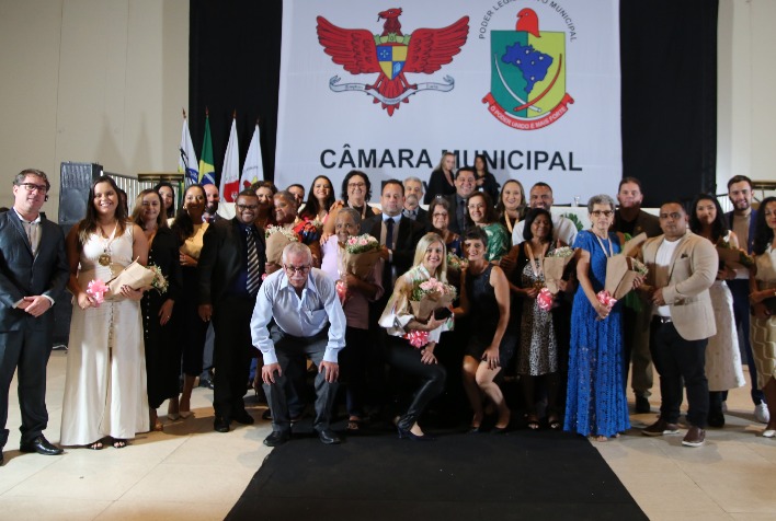 Vereadores prestam homenagem às mulheres em Sessão Solene