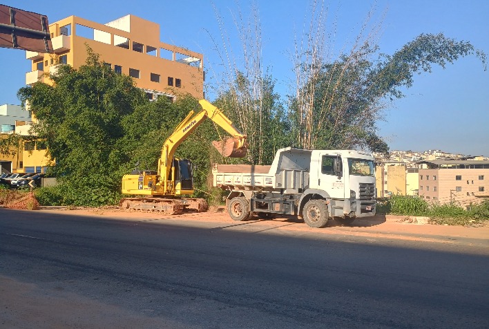 Prefeitura inicia restauração da pista em frente ao Mineirão