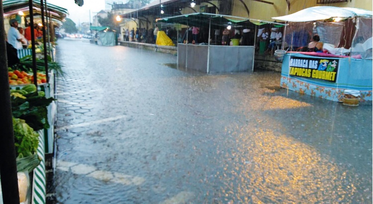 Feira livre noturna completou nove meses em Viçosa