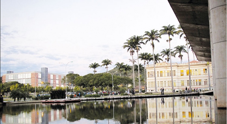 MEC descarta corte de bolsas da Capes para Universidades